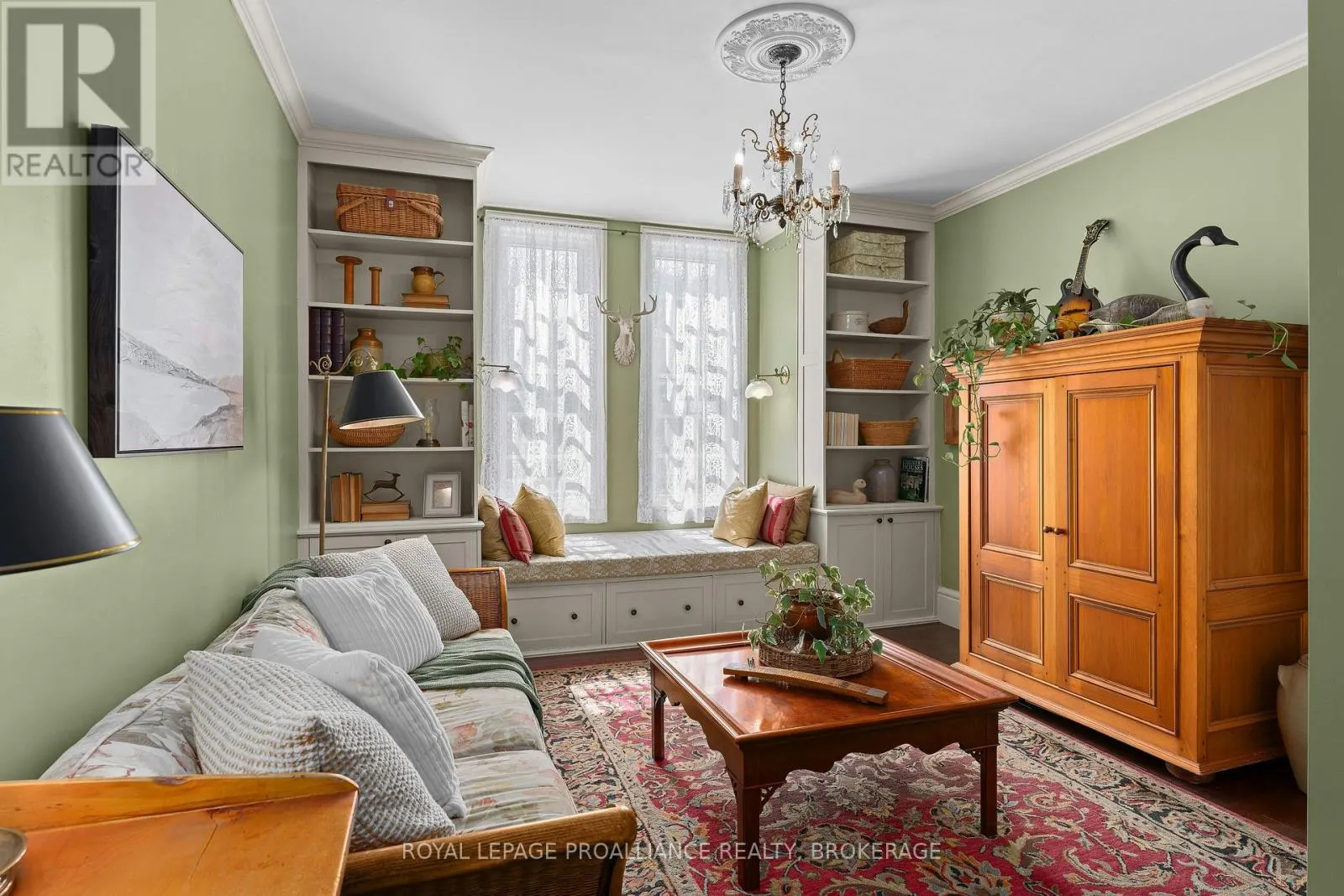 114 KING STREET W