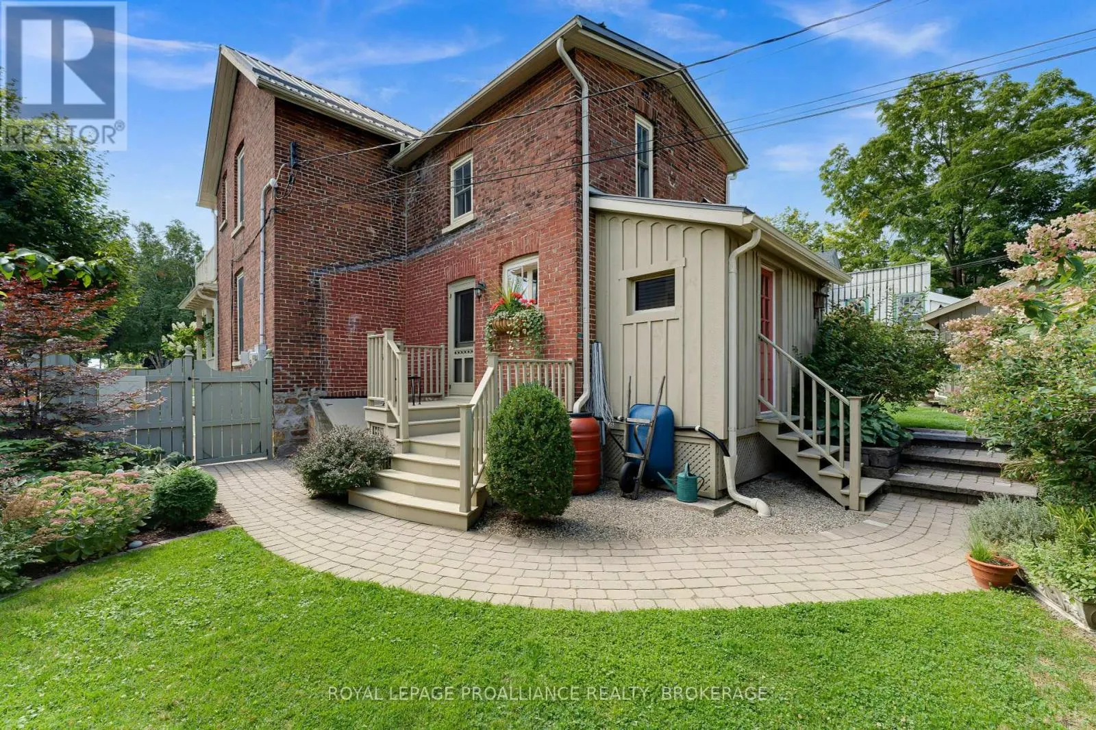114 KING STREET W