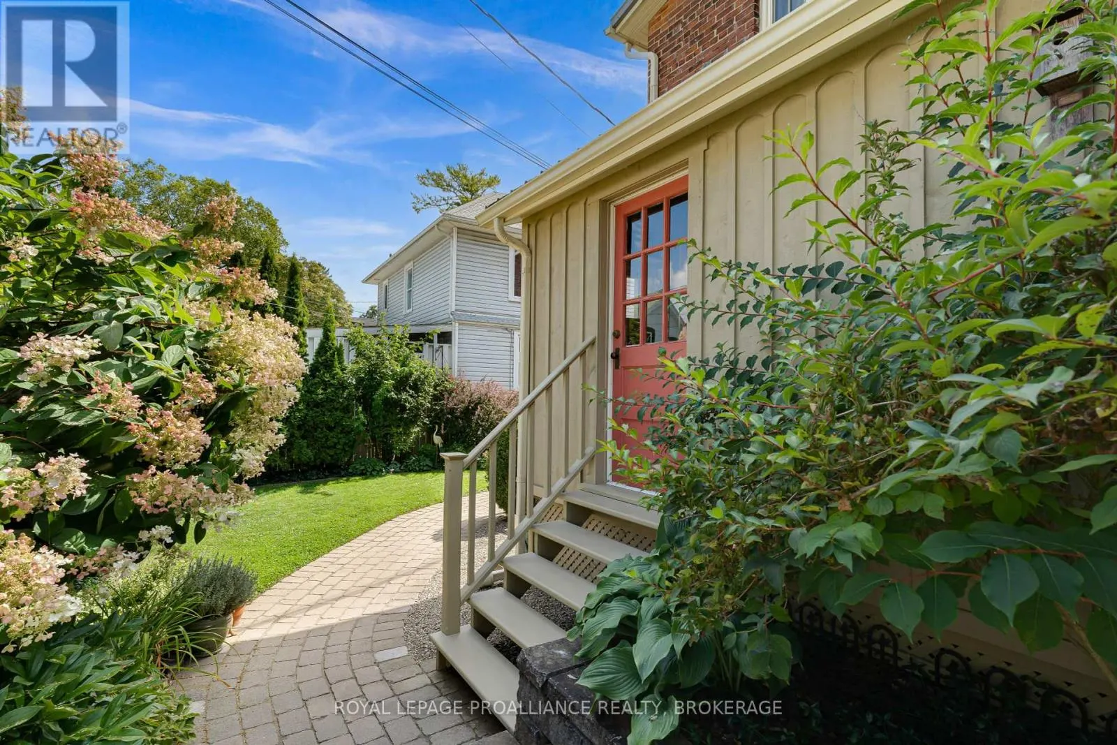 114 KING STREET W