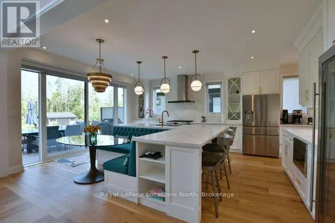 128 SPRINGSIDE CRESCENT