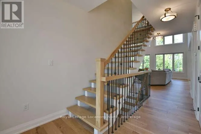 128 SPRINGSIDE CRESCENT