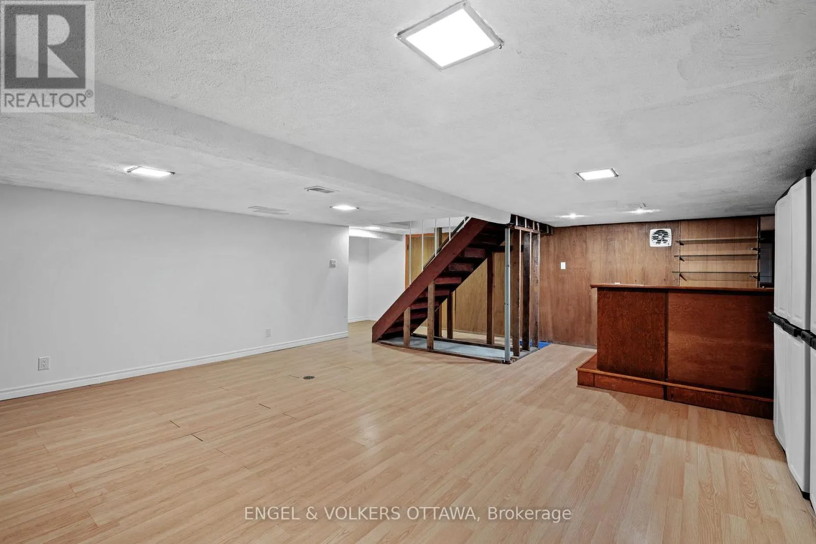 337 MOUNTBATTEN AVENUE
