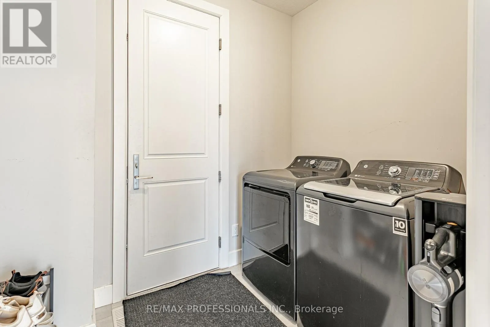 3328 ORIOLE DRIVE