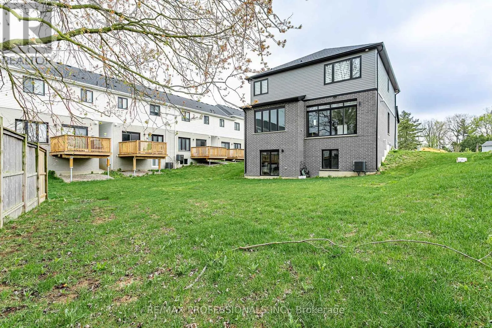 3328 ORIOLE DRIVE