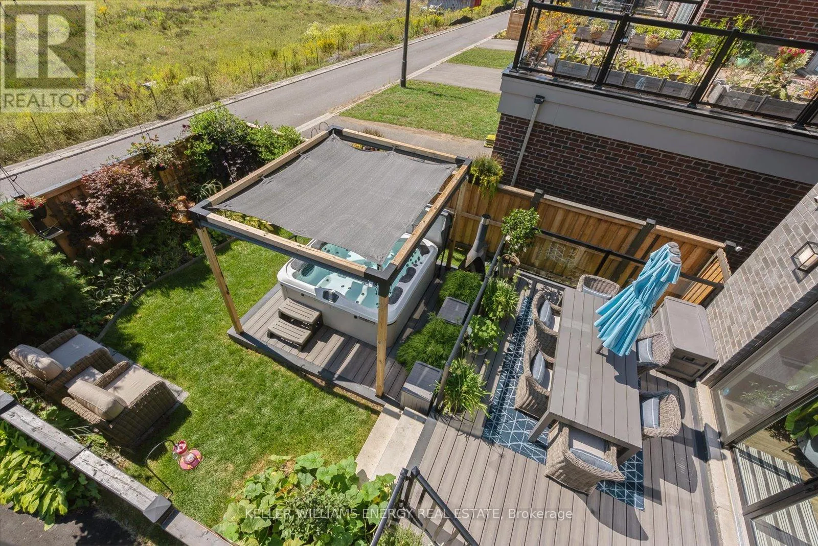 213 STRACHAN STREET