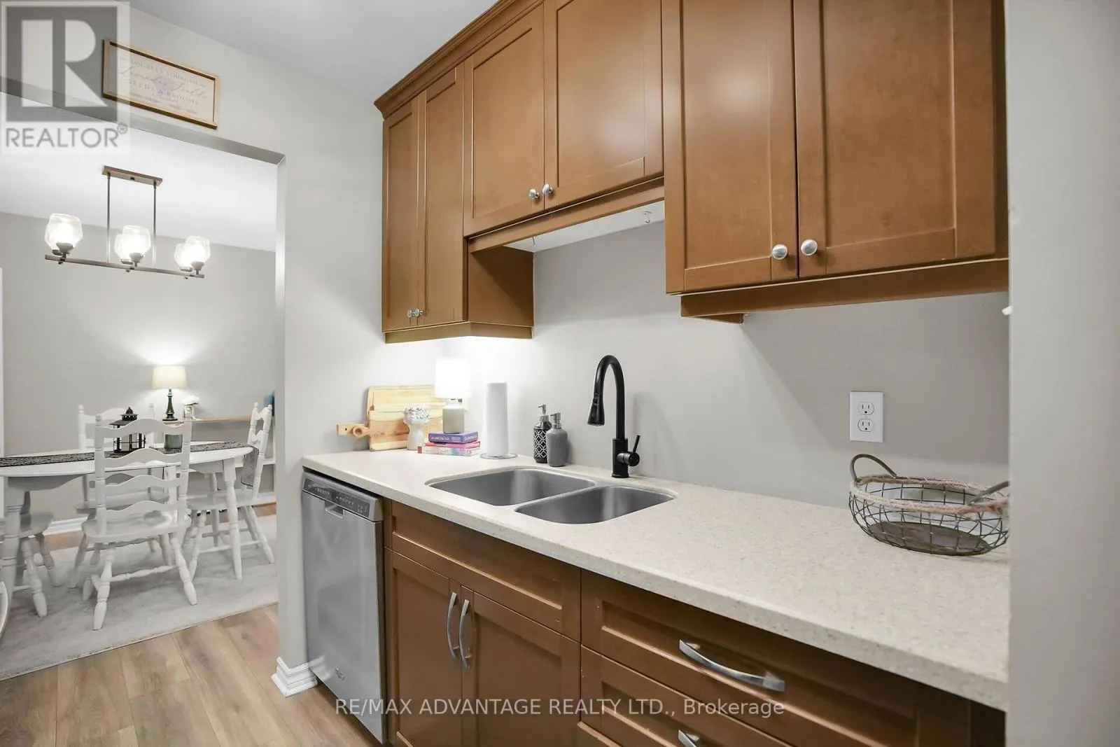 215 - 725 DEVERON CRESCENT, #215