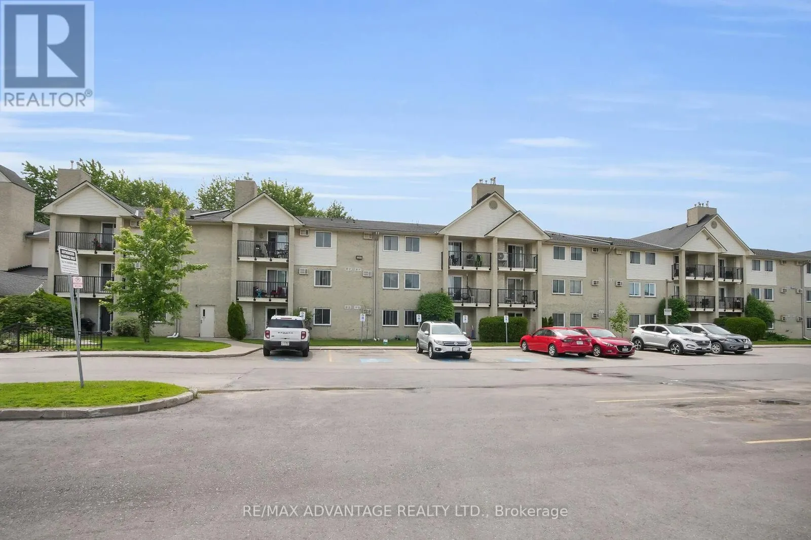 215 - 725 DEVERON CRESCENT, #215