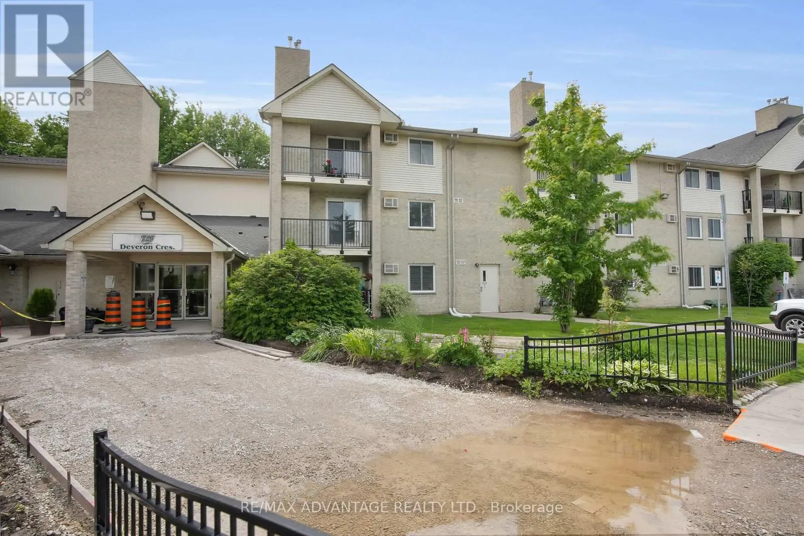 215 - 725 DEVERON CRESCENT, #215