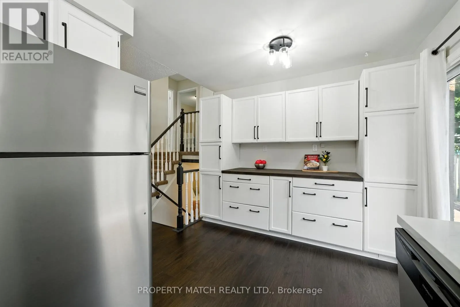 496 BURNHAM MANOR COURT