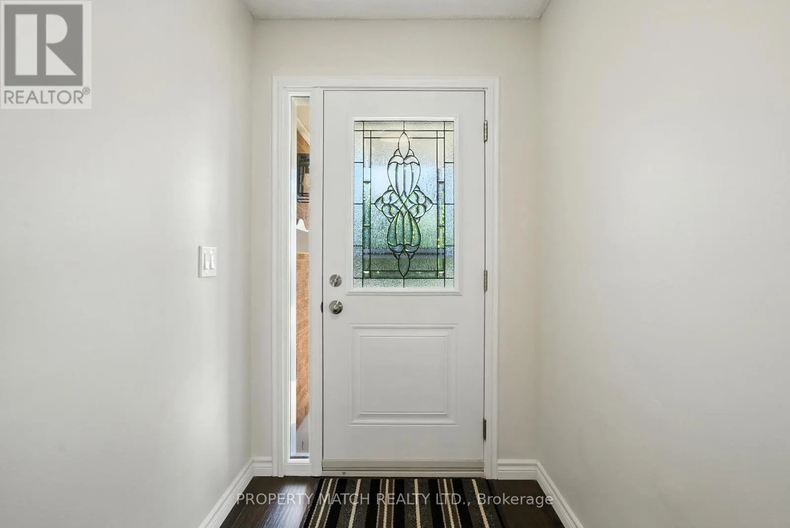 496 BURNHAM MANOR COURT