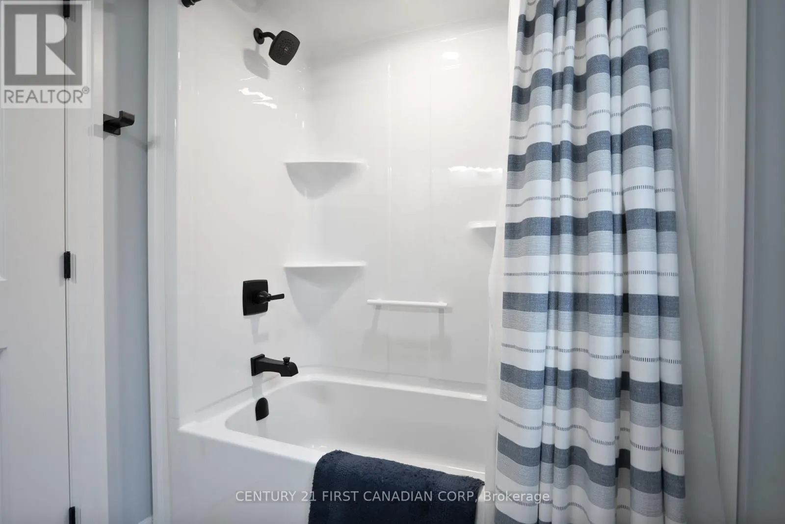 19 - 159 COLLINS WAY, #19