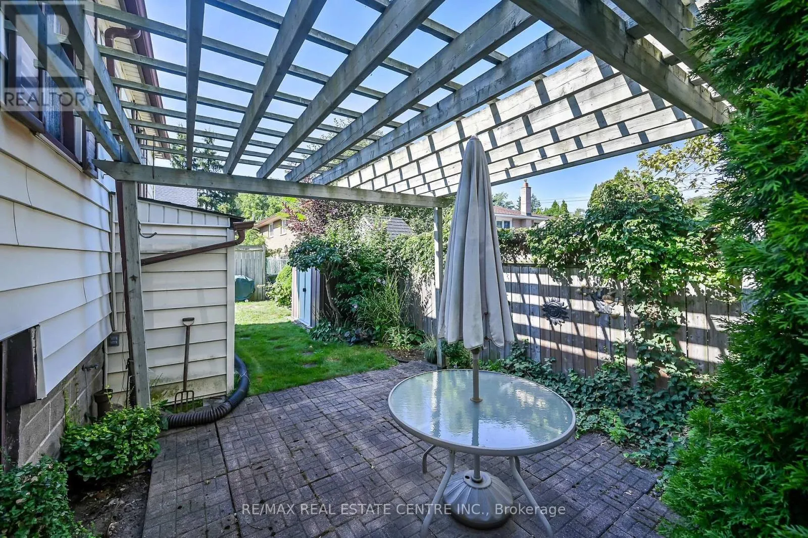 894 GARTH STREET