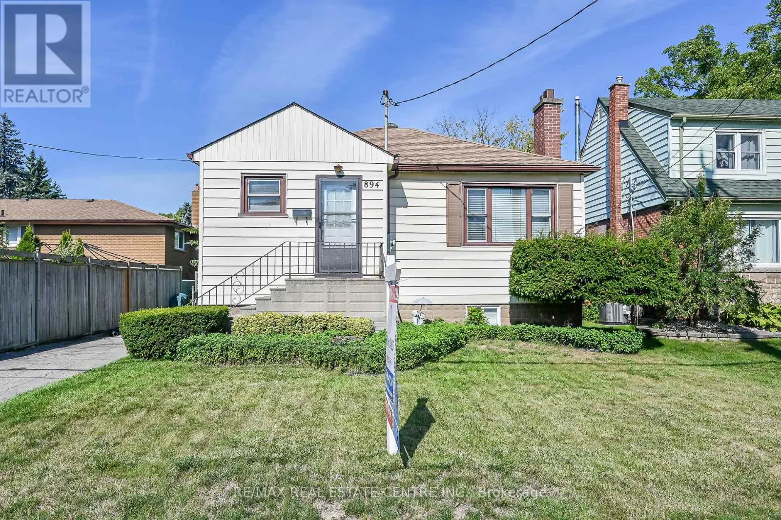 894 GARTH STREET