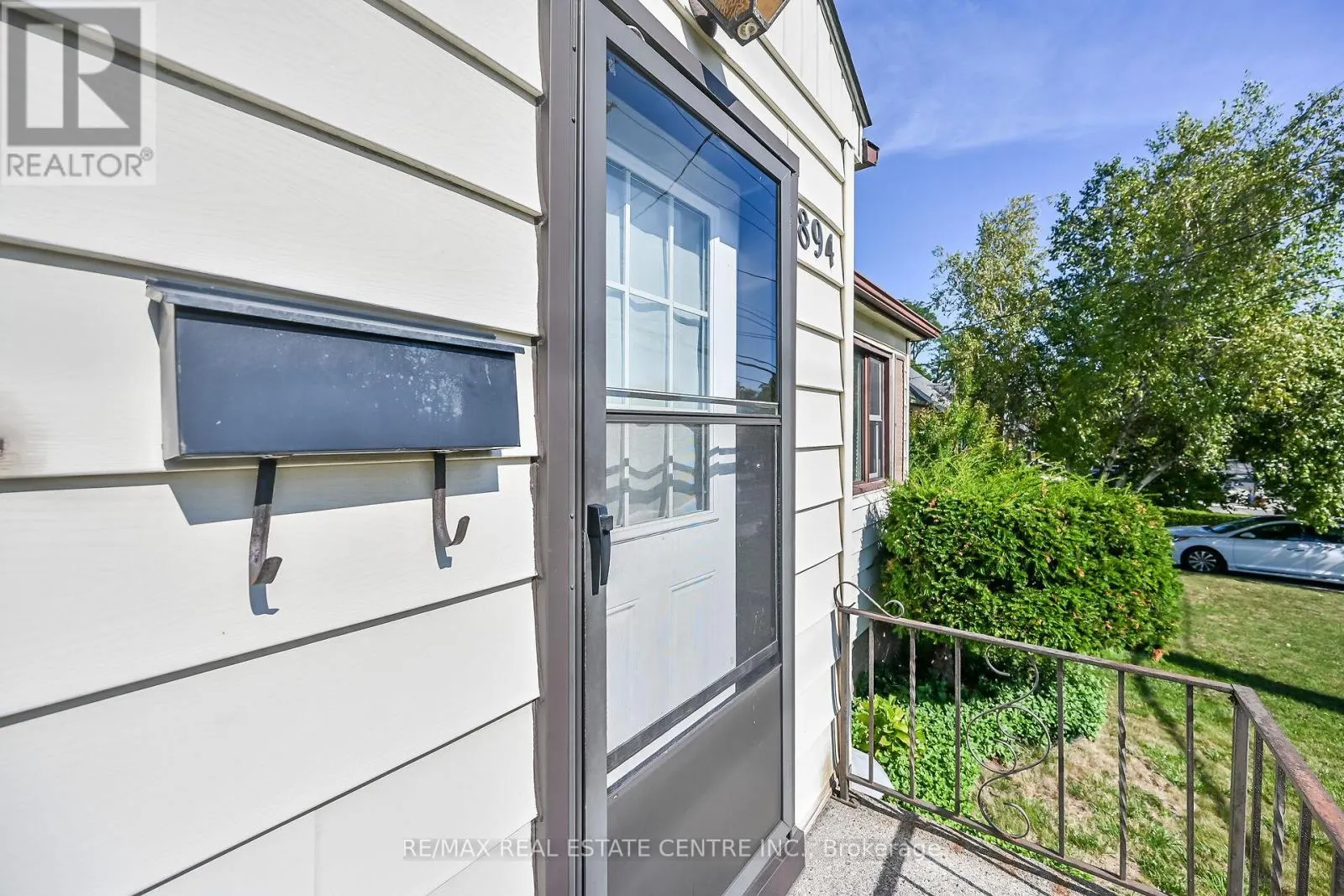 894 GARTH STREET