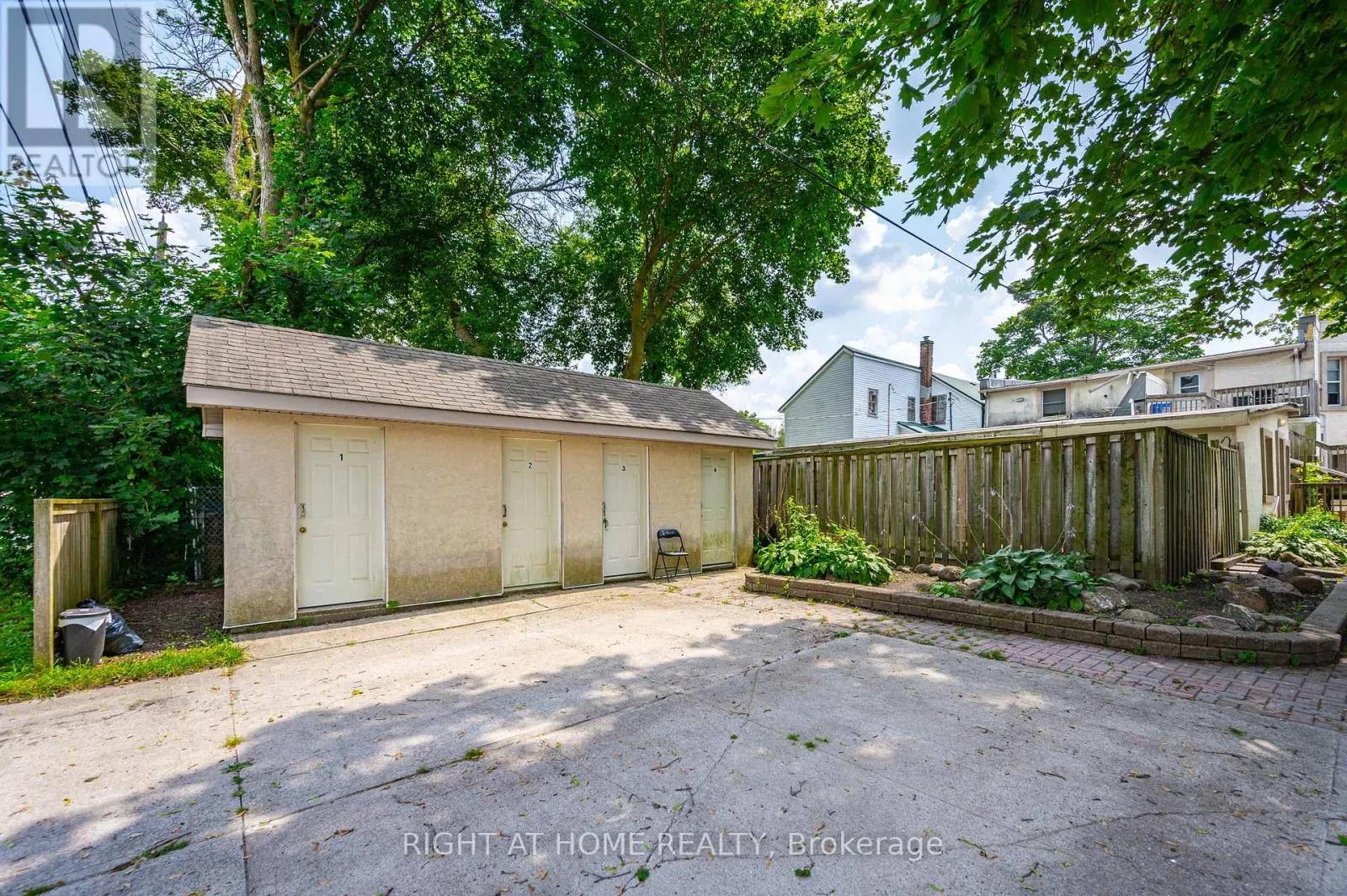 213 MAIN STREET E