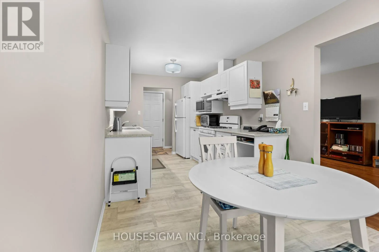 44 - 601 GRENFELL DRIVE, #44