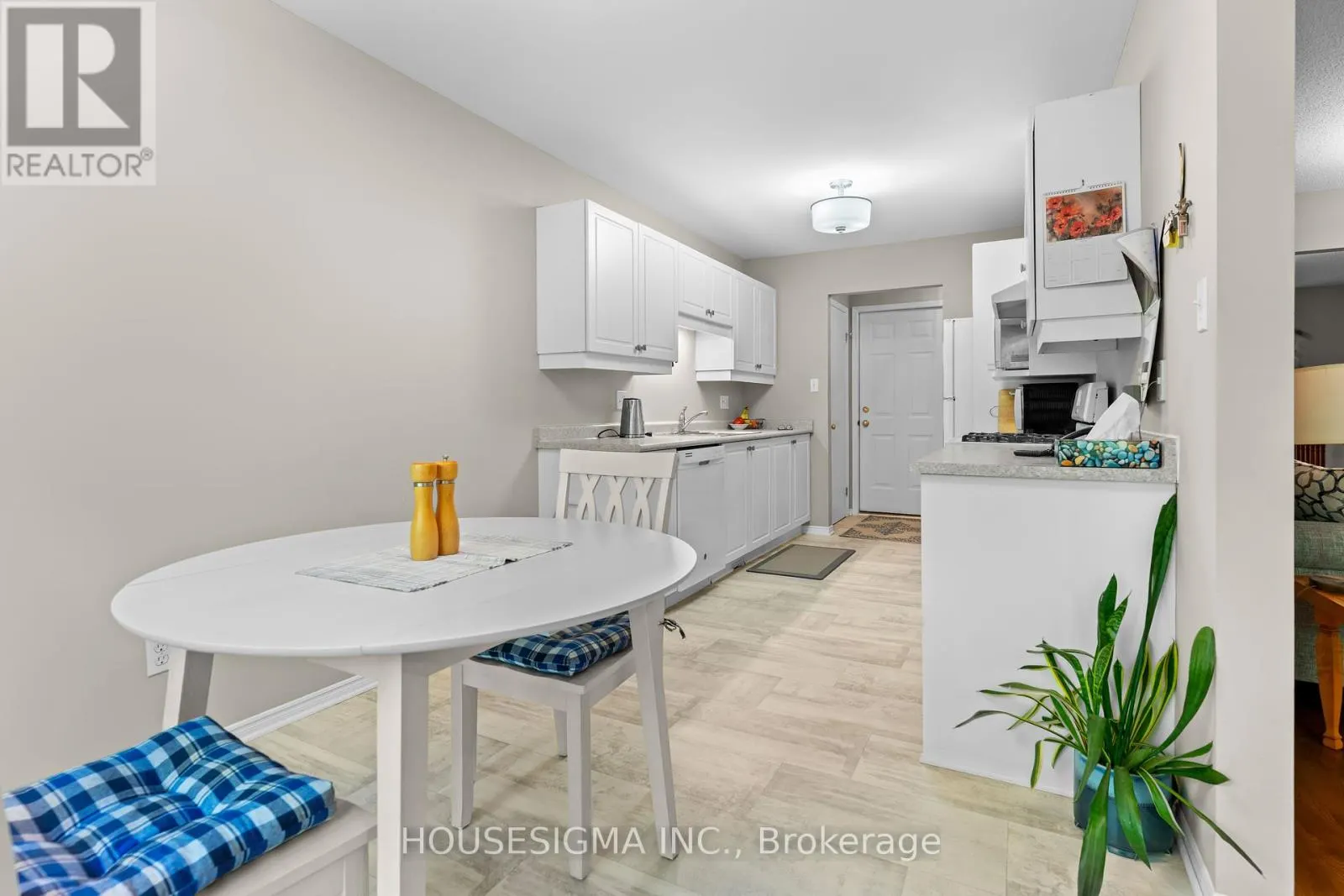 44 - 601 GRENFELL DRIVE, #44