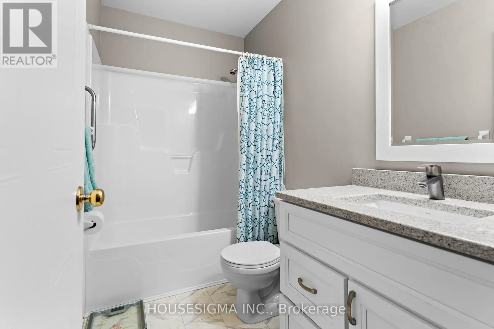 44 - 601 GRENFELL DRIVE, #44