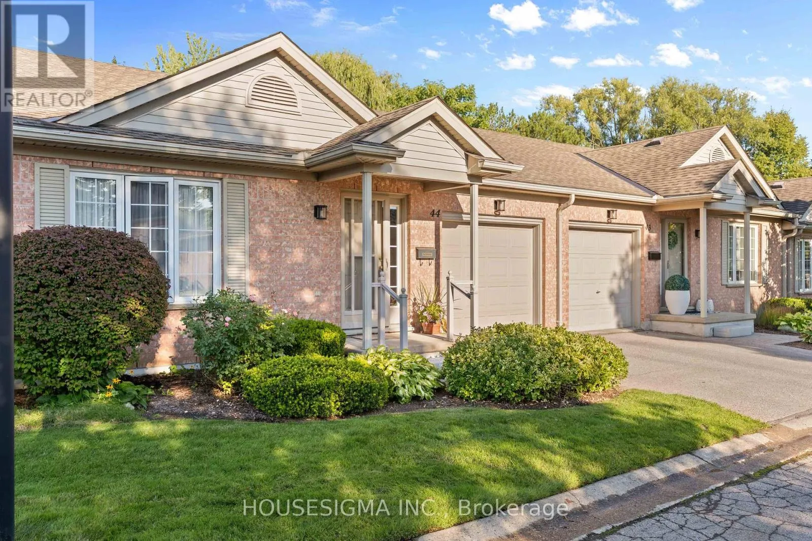 44 - 601 GRENFELL DRIVE, #44