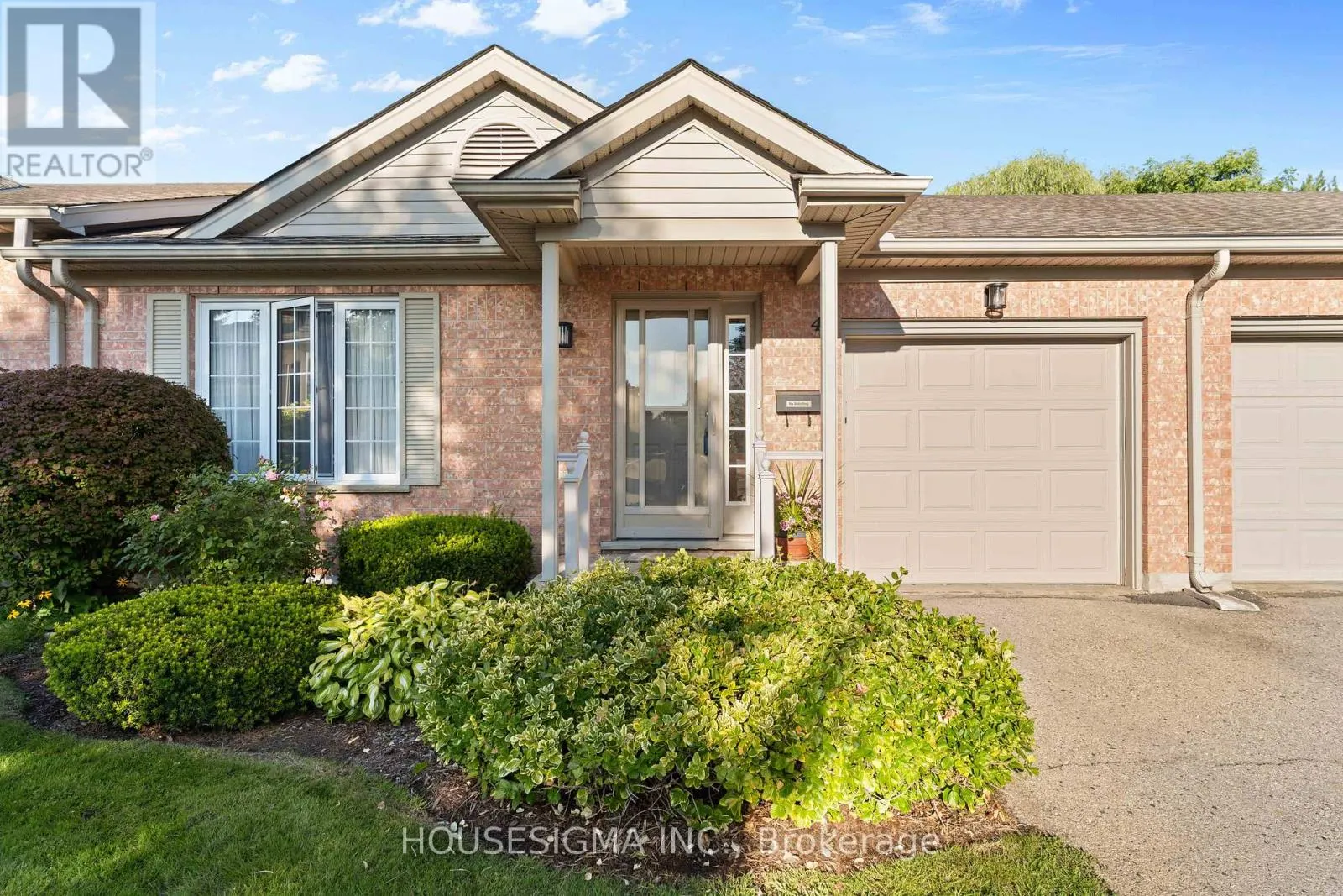 44 - 601 GRENFELL DRIVE, #44
