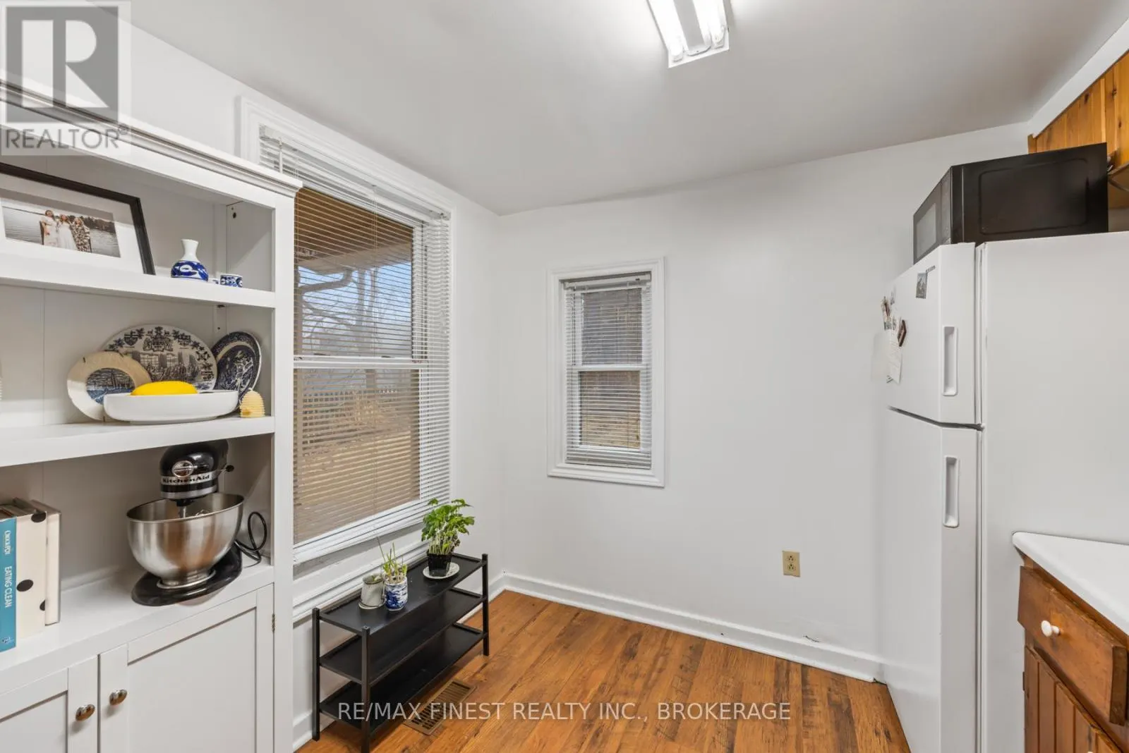 589 KING STREET W