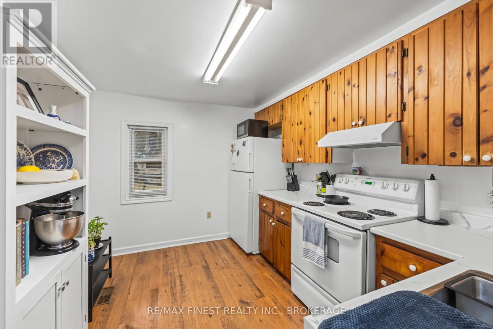 589 KING STREET W