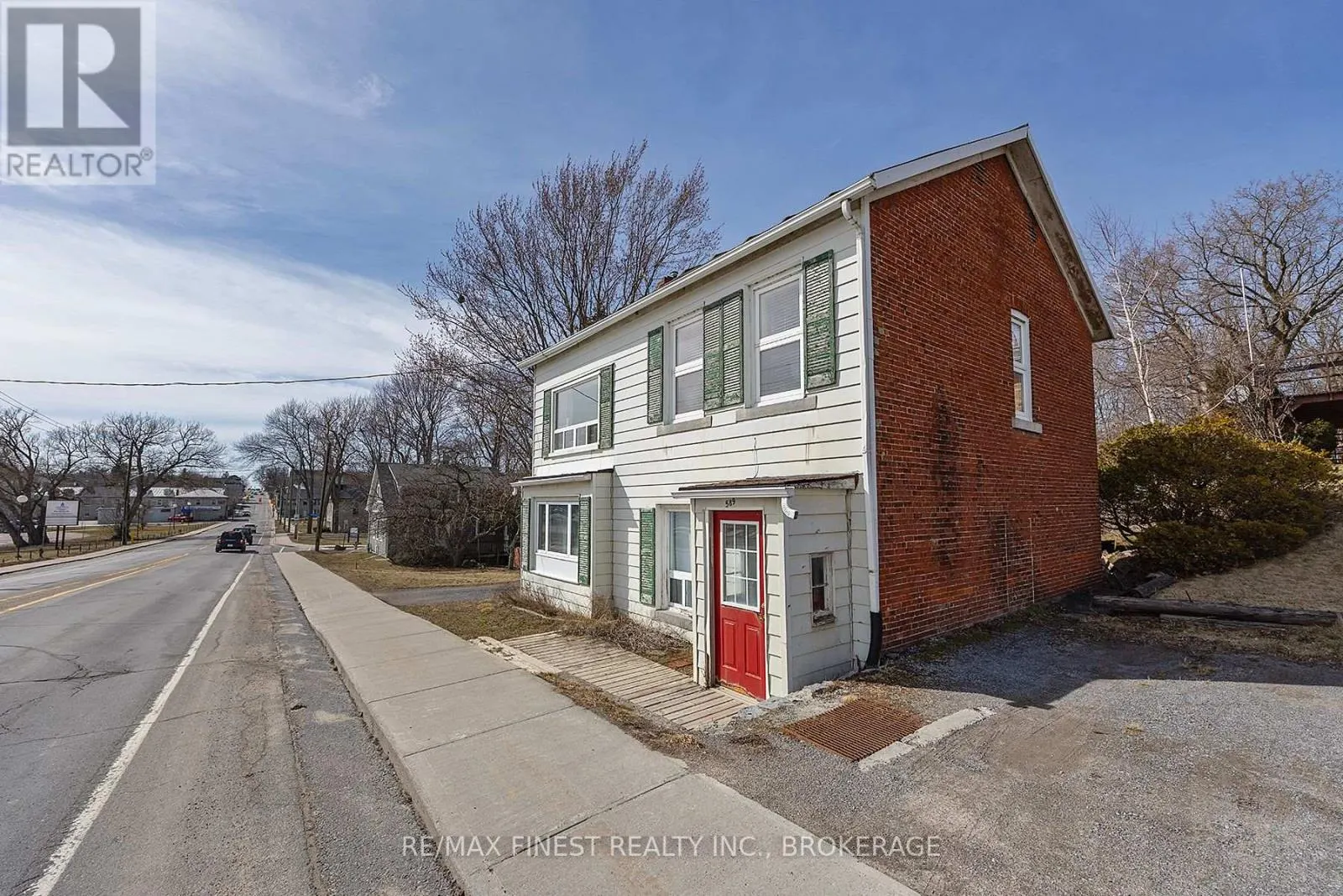 589 KING STREET W