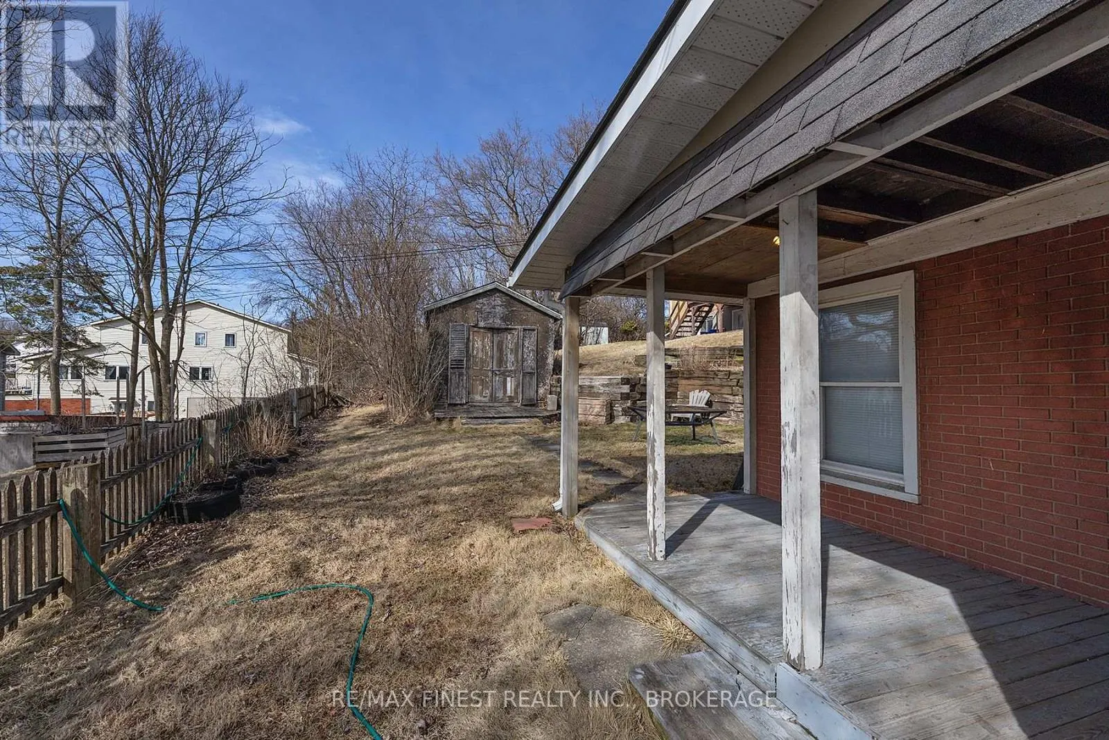 589 KING STREET W