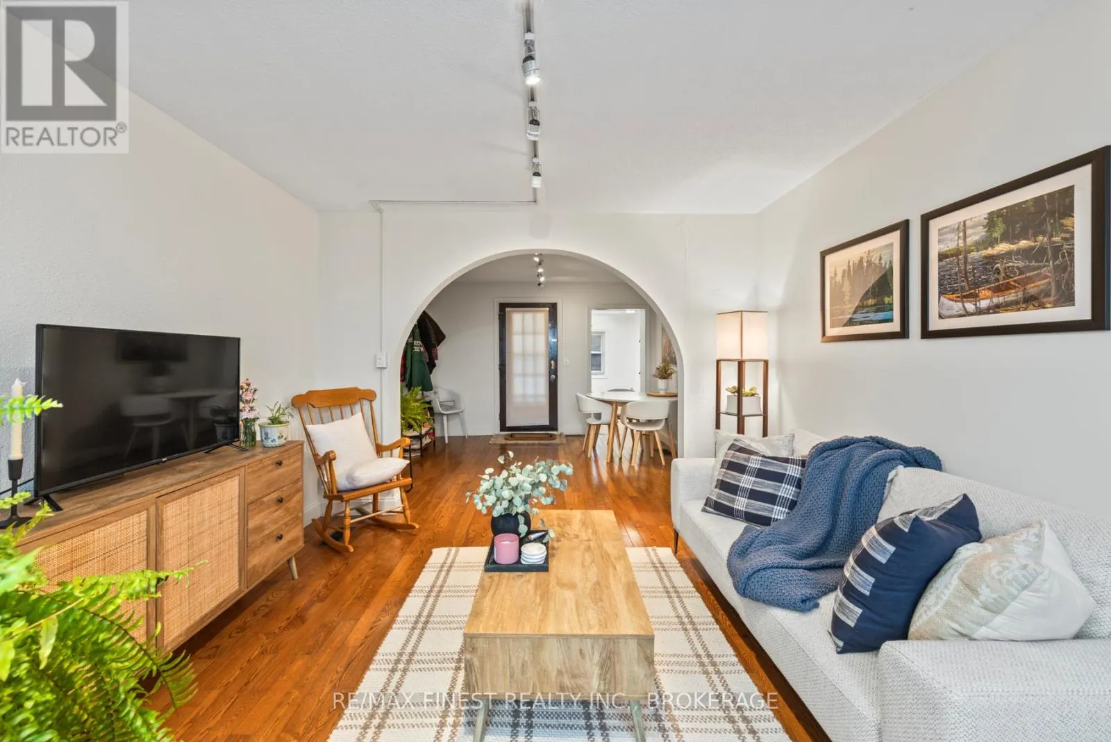 589 KING STREET W