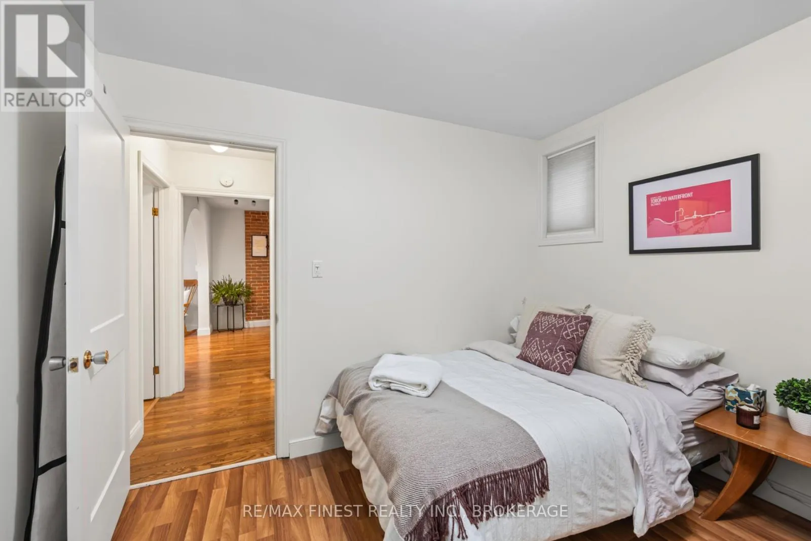 589 KING STREET W
