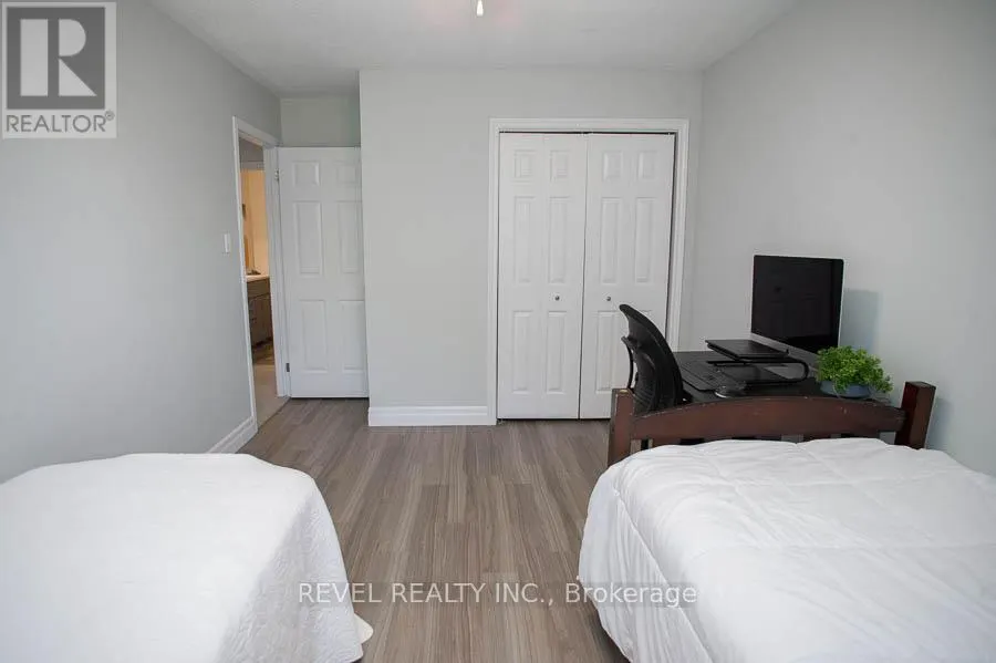 89 DANTE CRESCENT