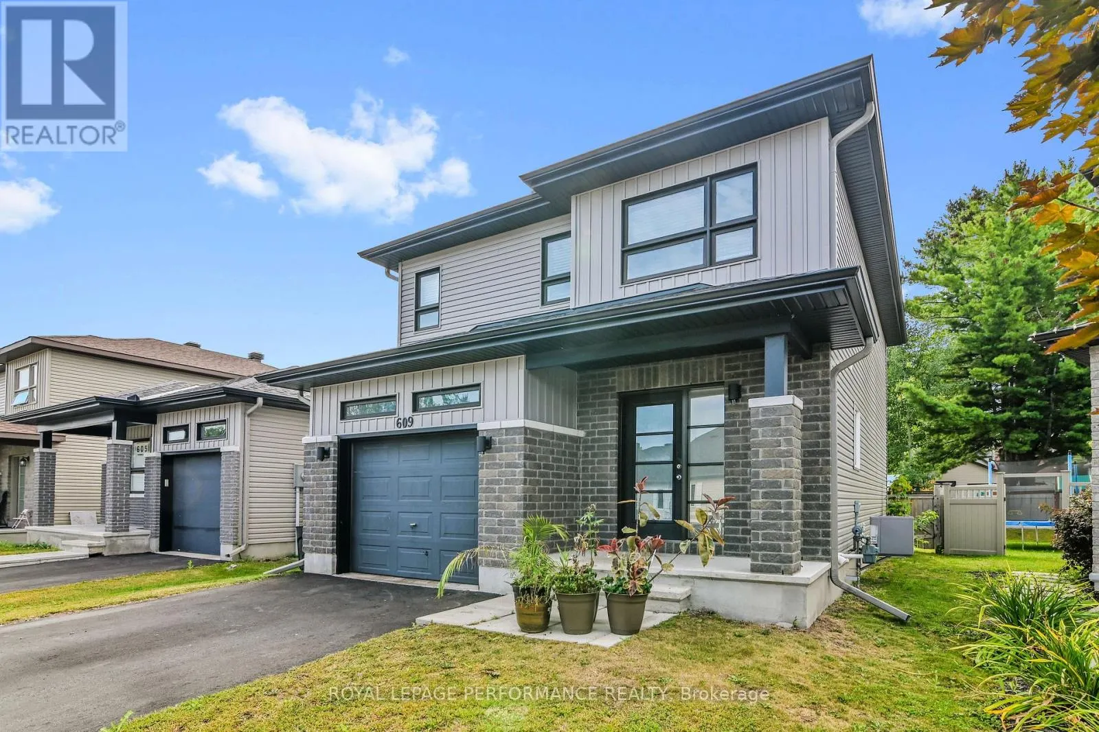 609 ROBERT STREET