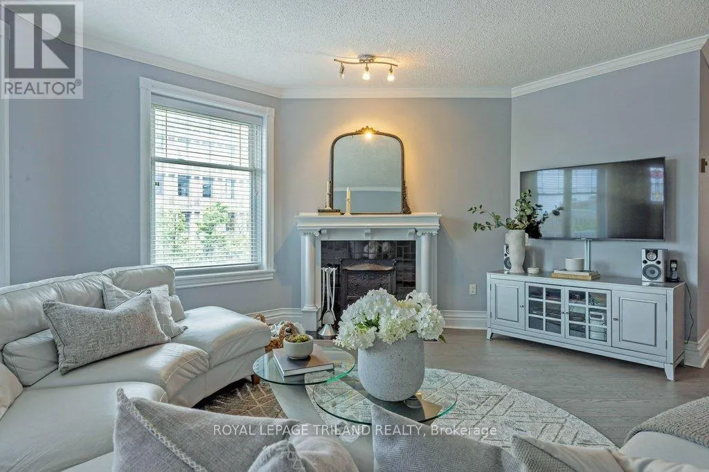 306 - 460 WELLINGTON STREET, #306