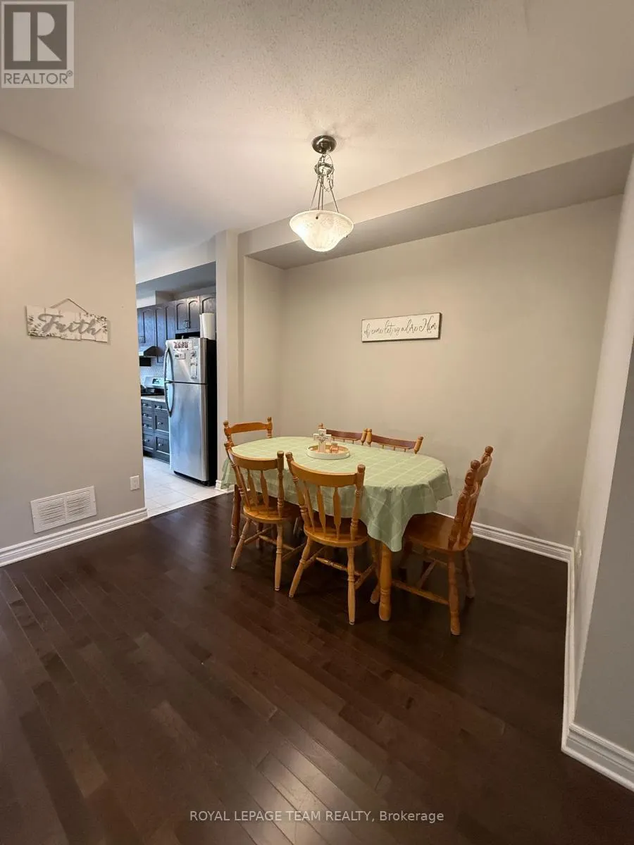 214 BANDELIER WAY