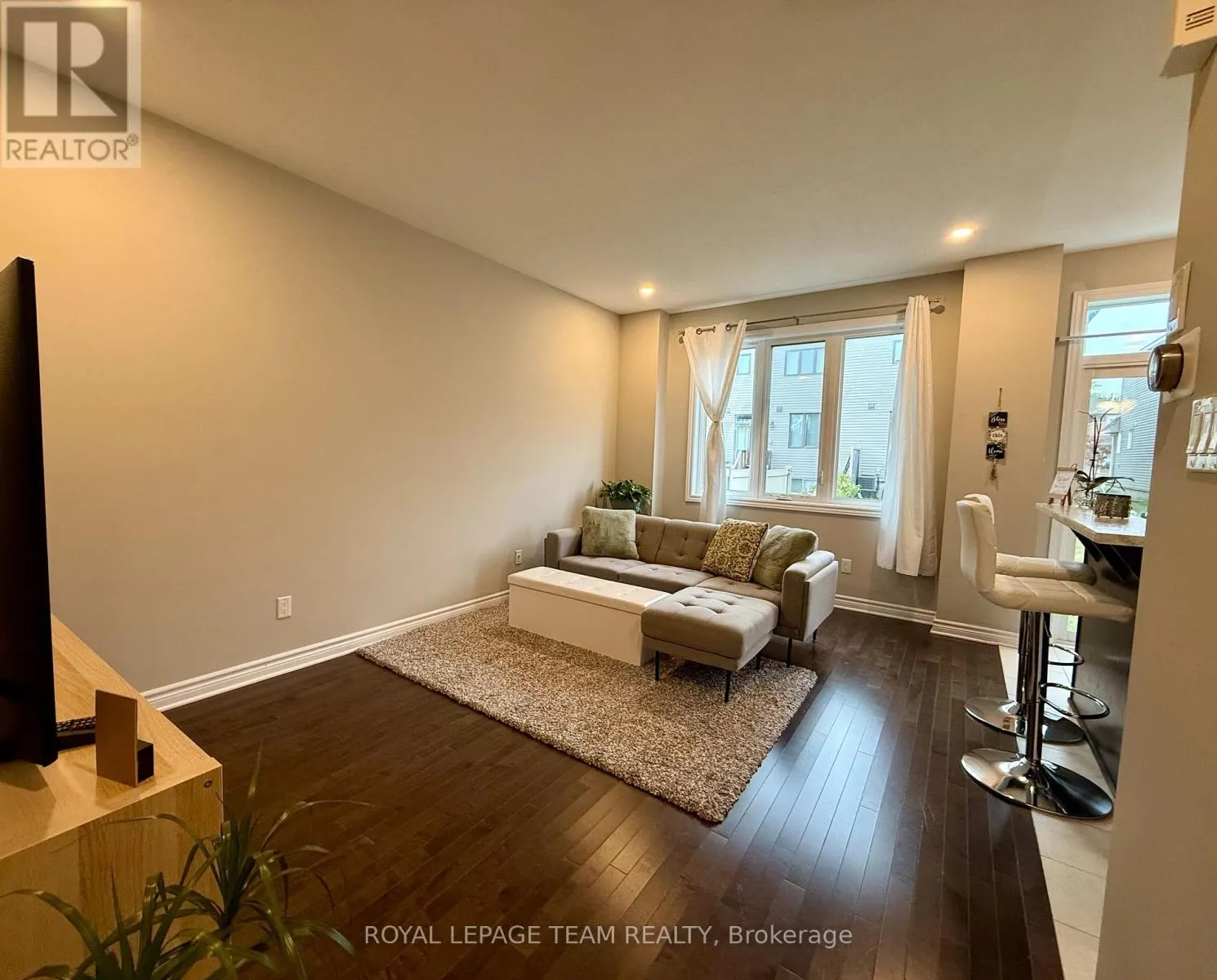 214 BANDELIER WAY