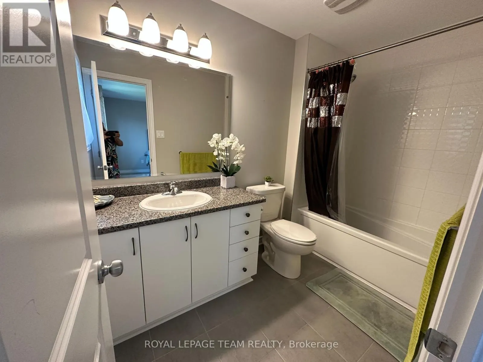 214 BANDELIER WAY
