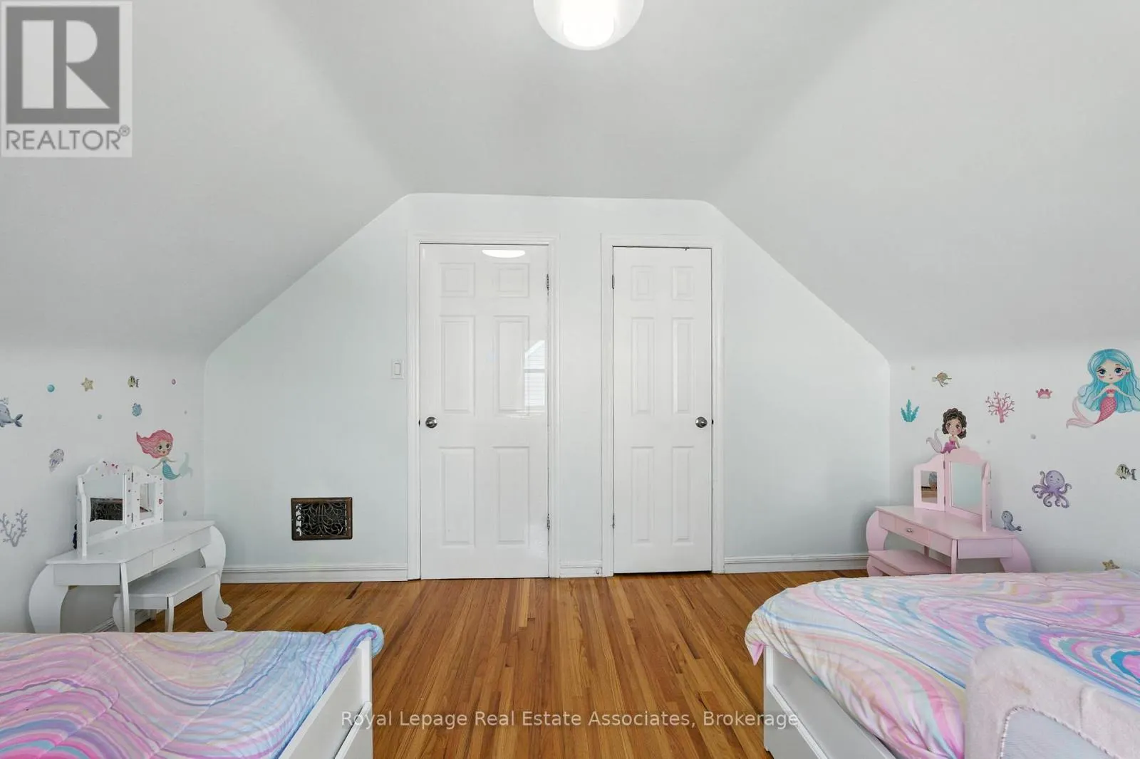 7 DEER AVENUE