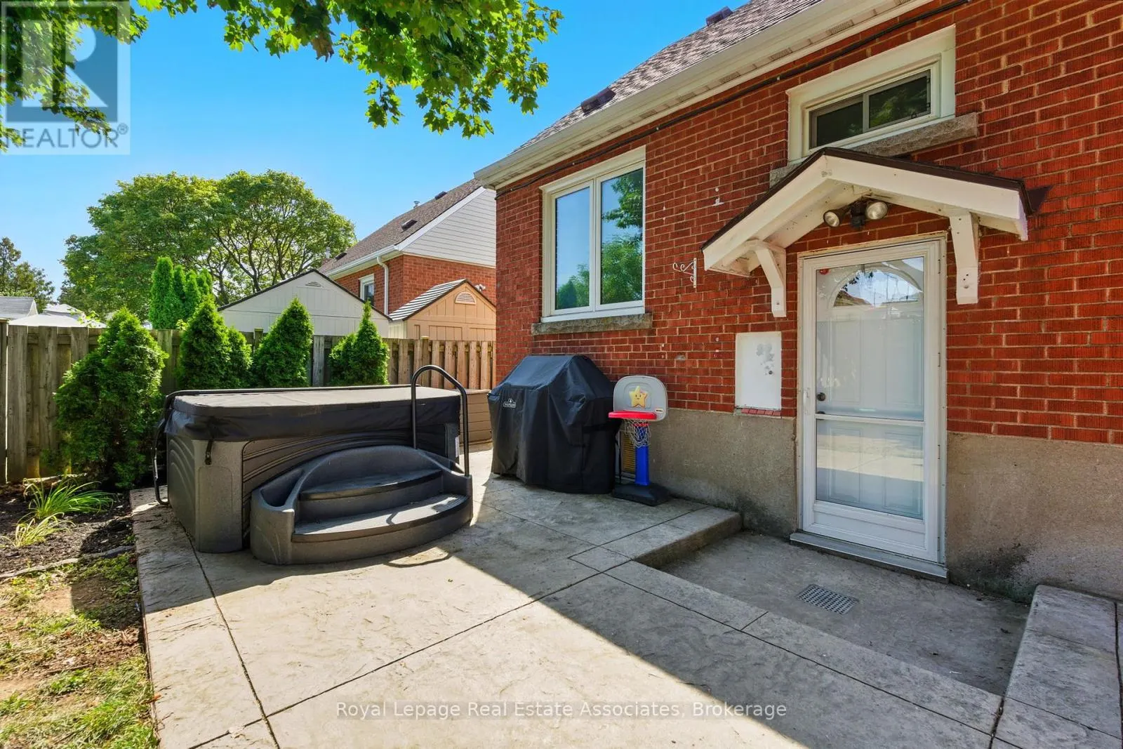 7 DEER AVENUE