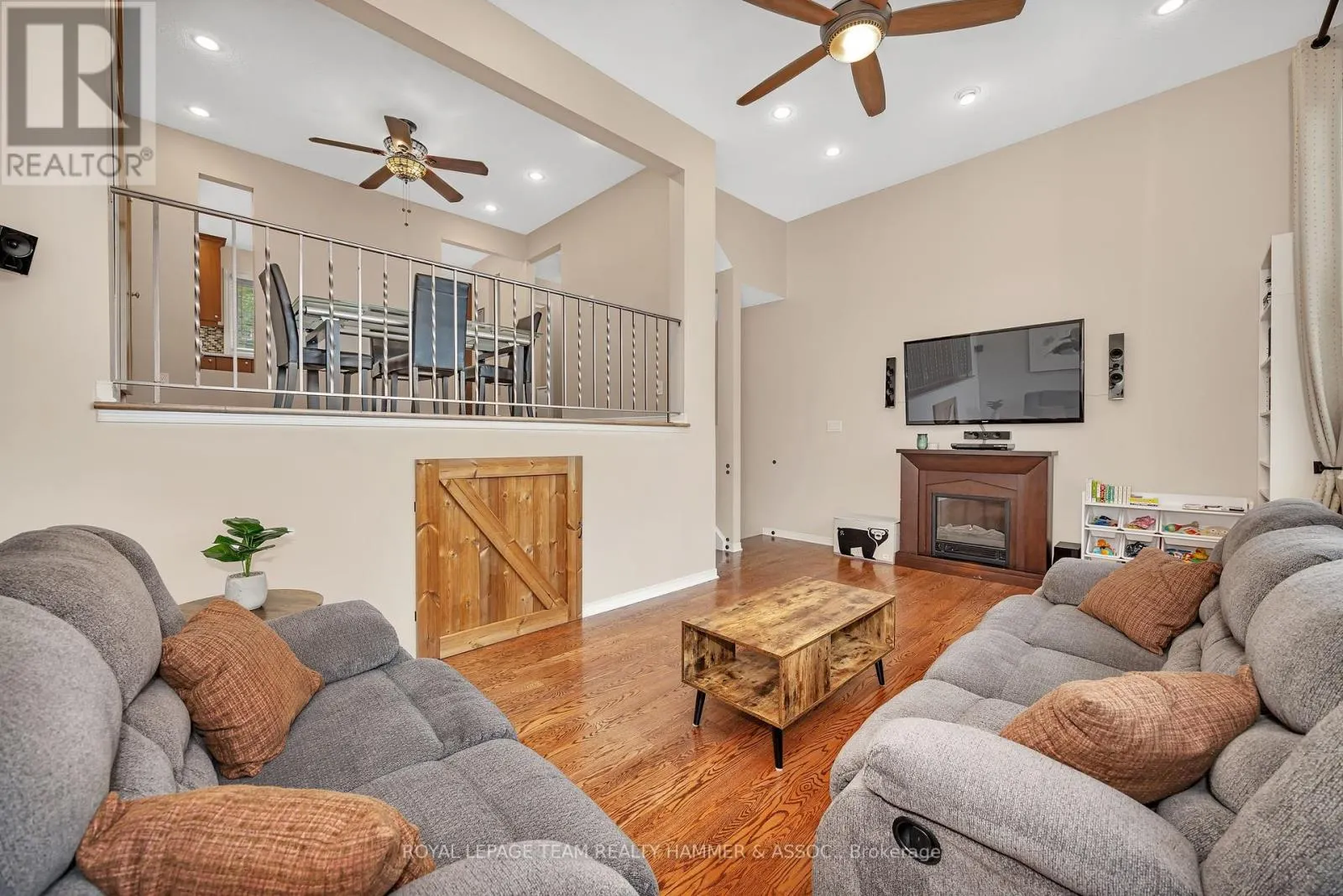 2425 SOUTHVALE CRESCENT