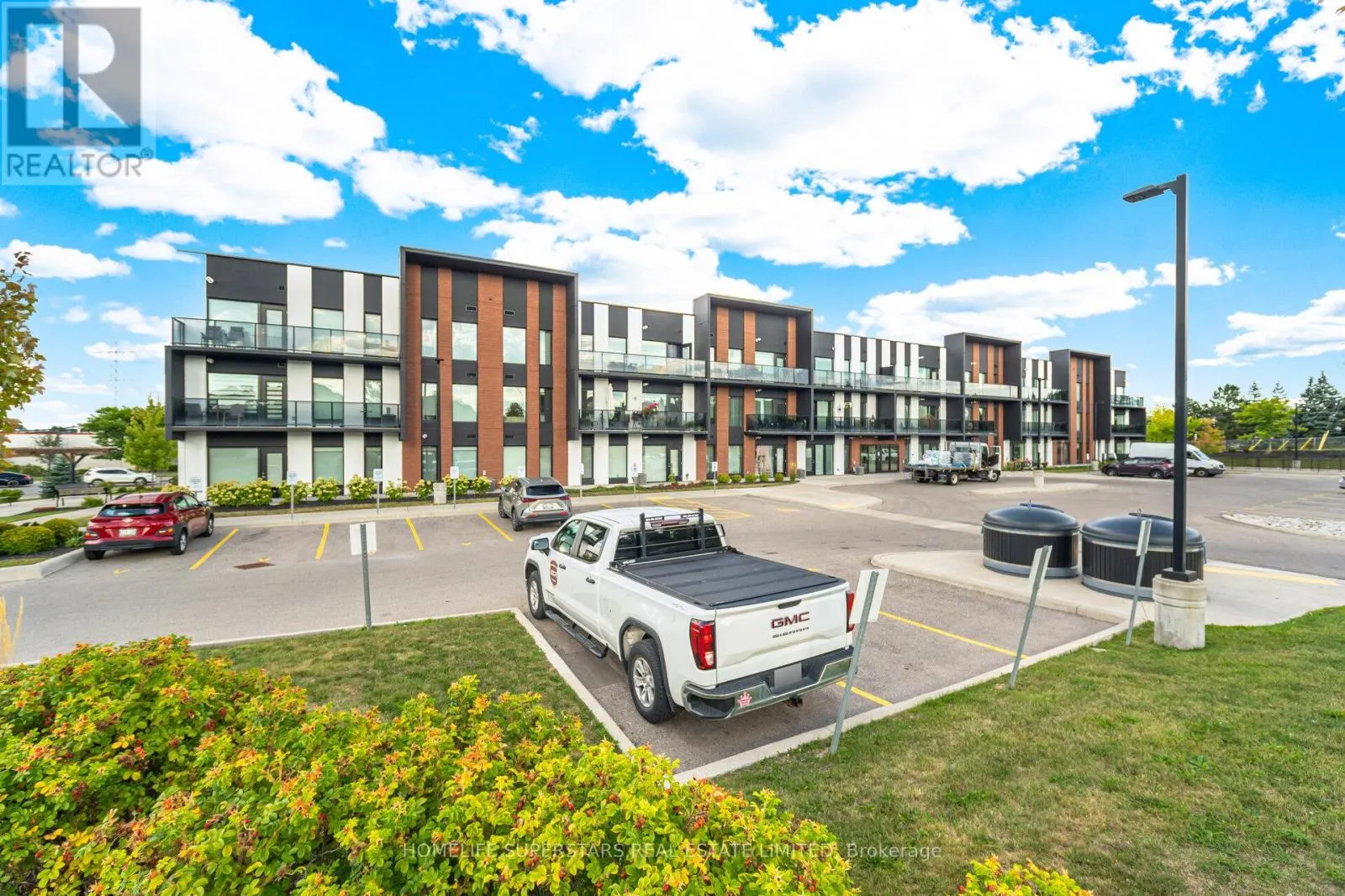115 - 5 WAKE ROBIN DRIVE