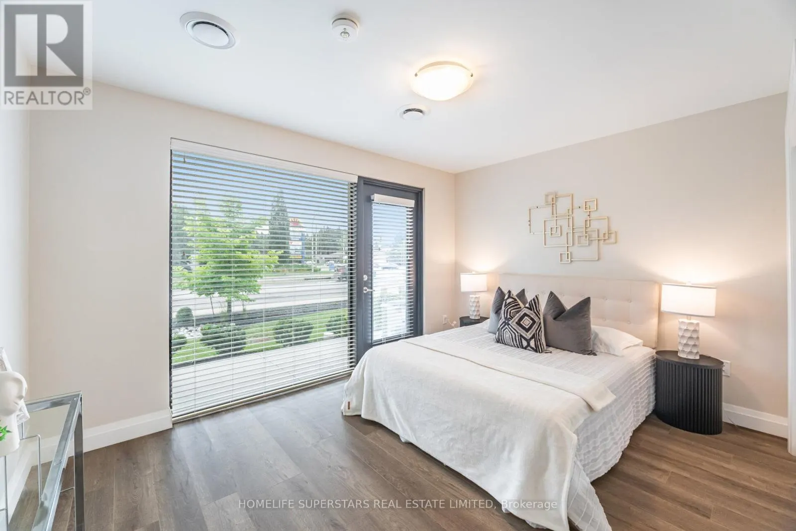 115 - 5 WAKE ROBIN DRIVE