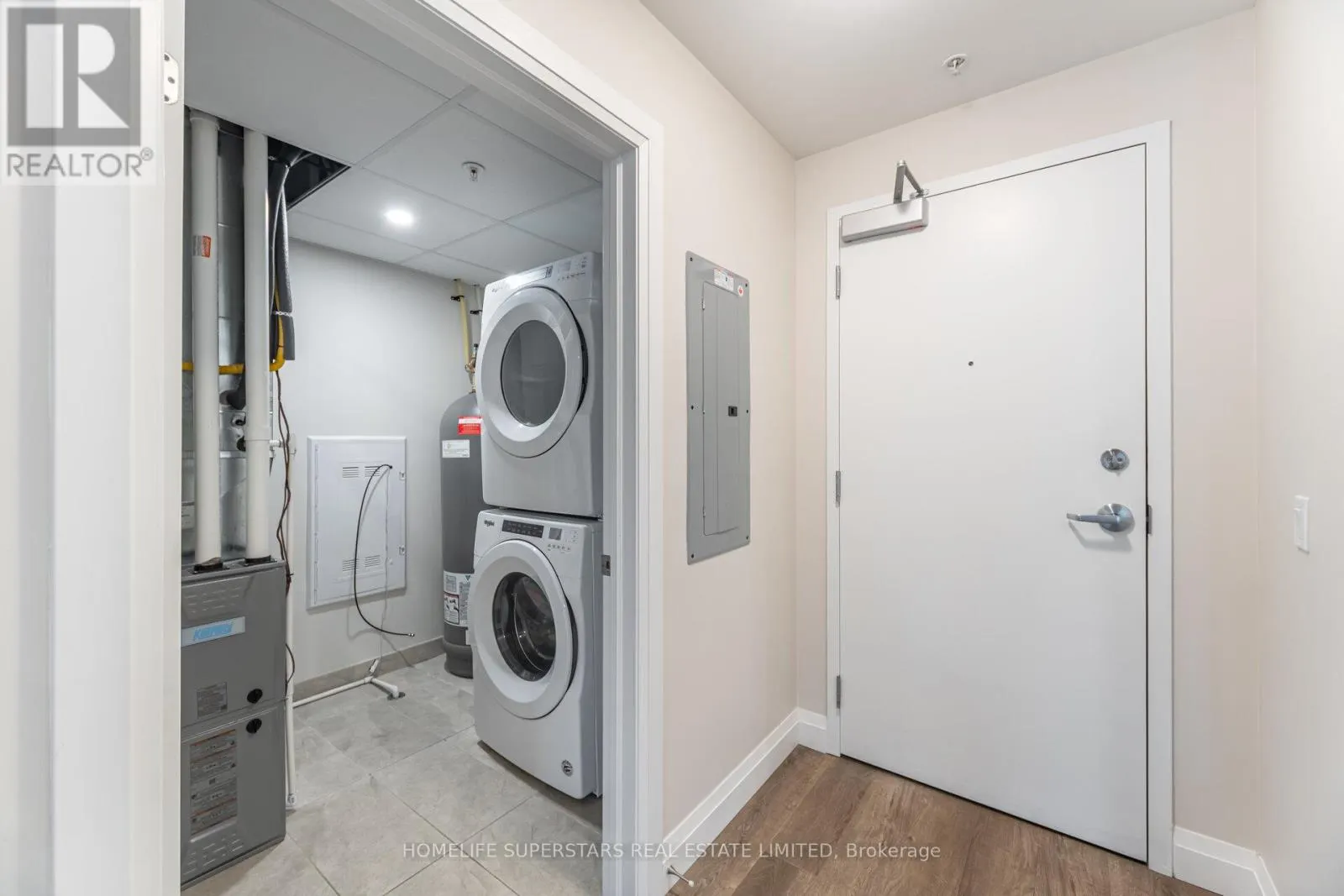 115 - 5 WAKE ROBIN DRIVE