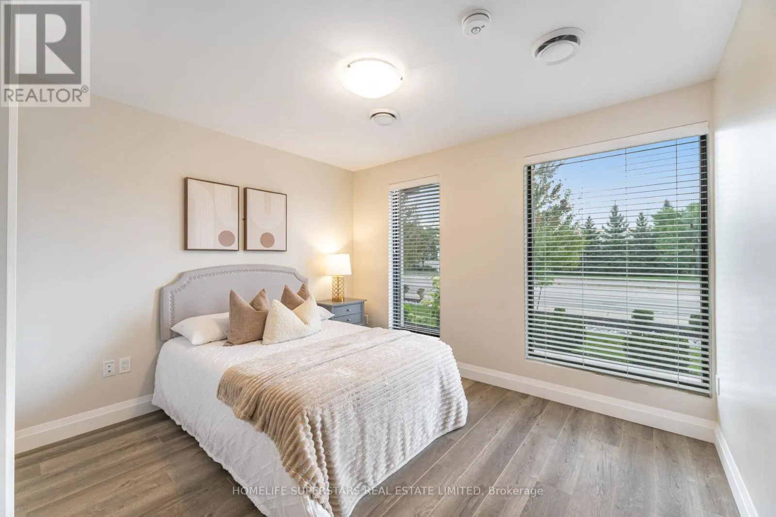 115 - 5 WAKE ROBIN DRIVE