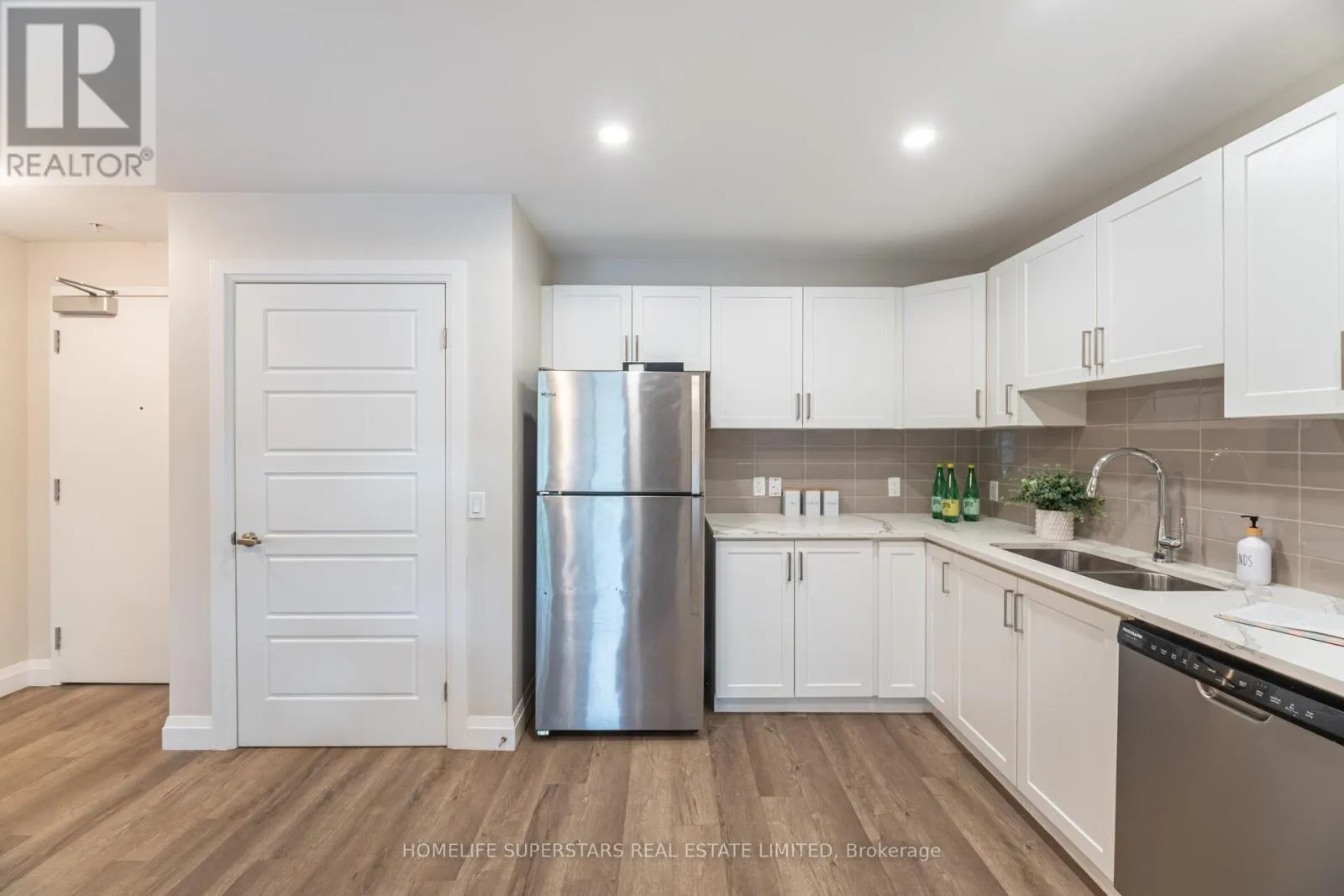 115 - 5 WAKE ROBIN DRIVE