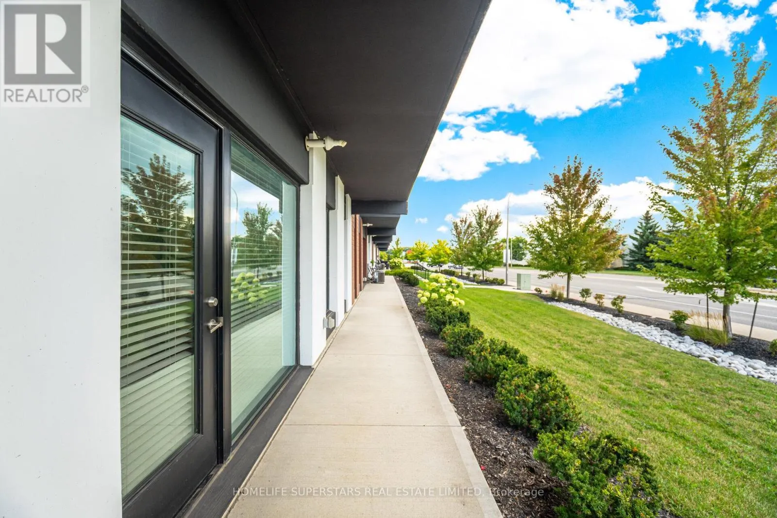 115 - 5 WAKE ROBIN DRIVE