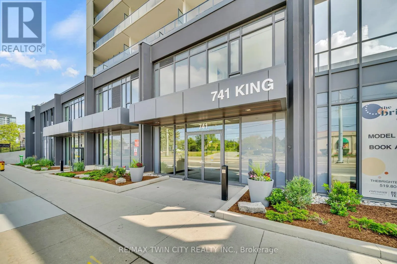 906 - 741 KING STREET W