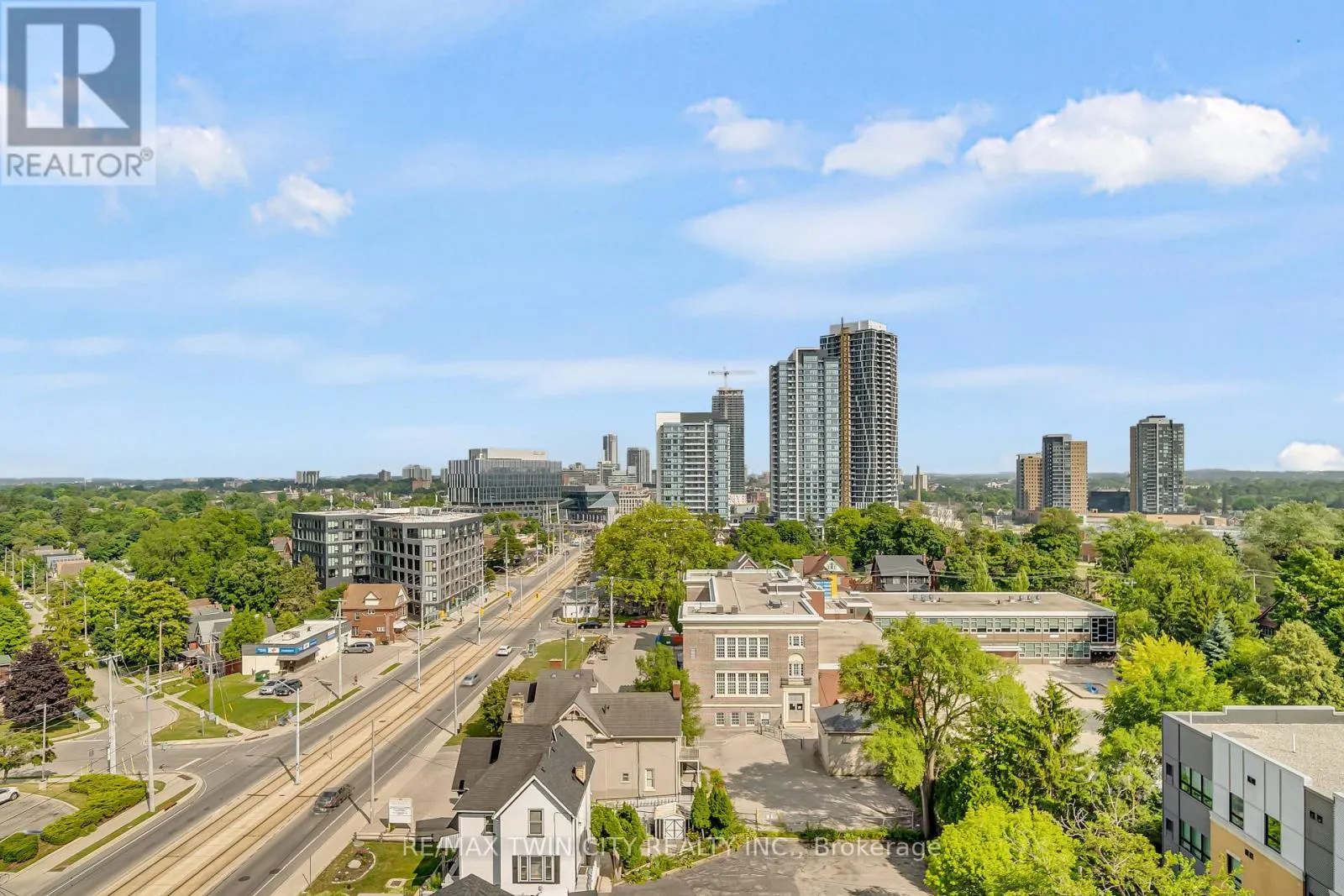 906 - 741 KING STREET W