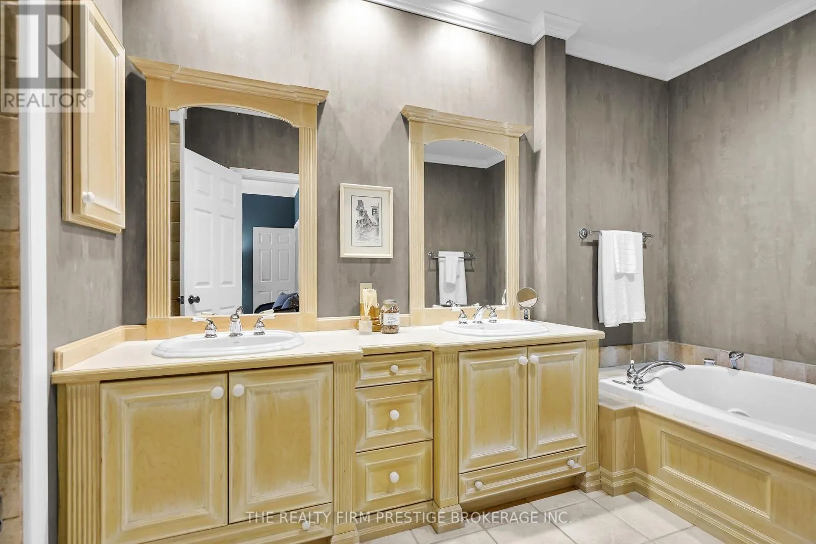 1003 HUNT CLUB MEWS