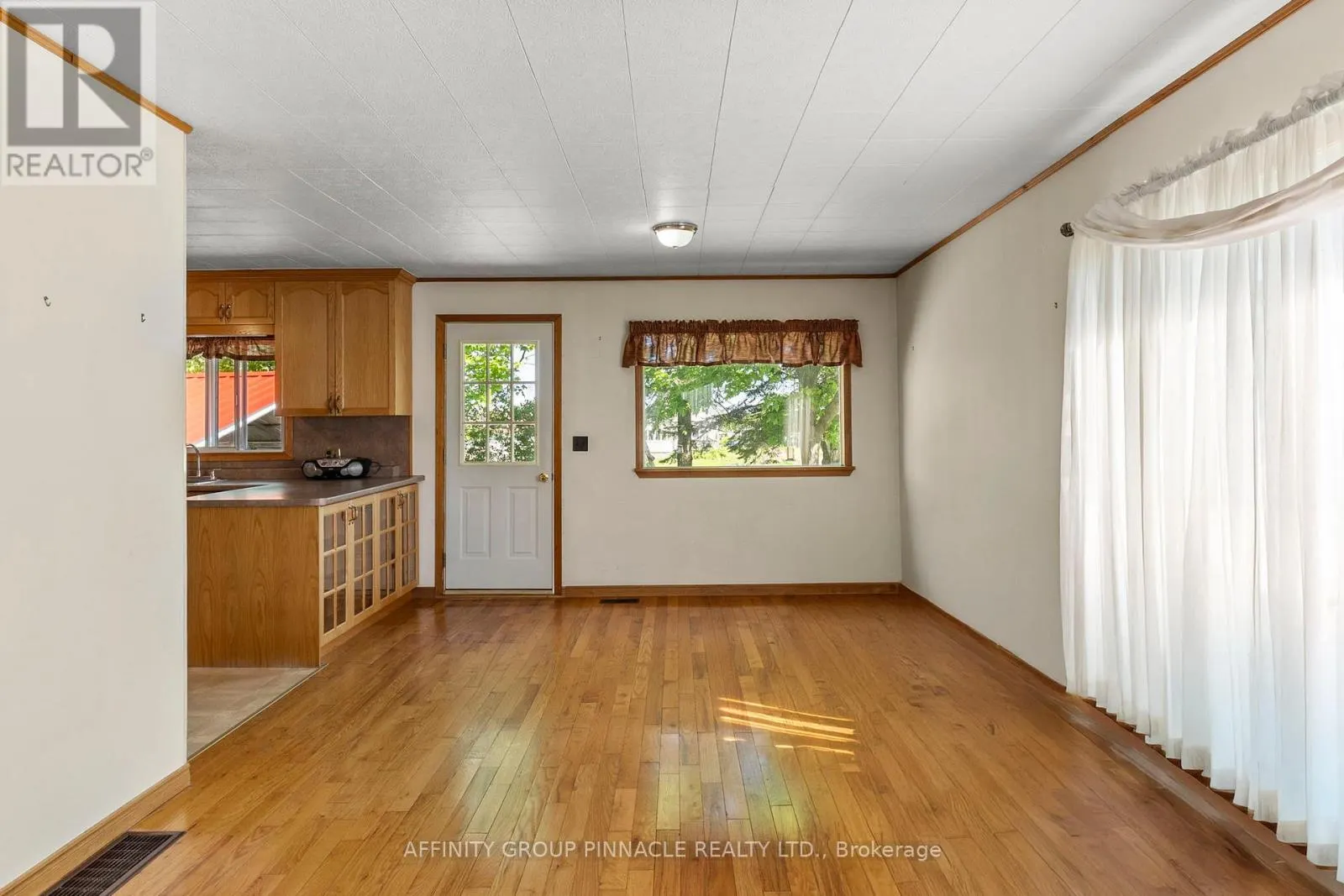 572 COUNTY RD 8 ROAD
