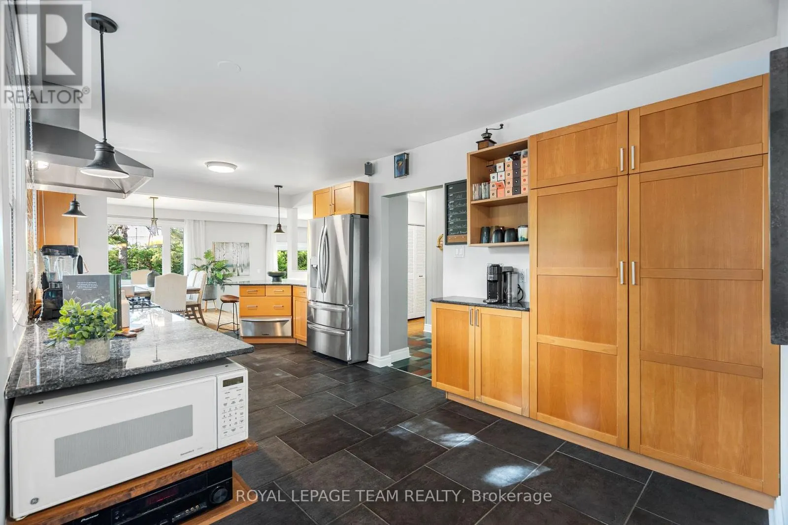 37 PROMENADE AVENUE